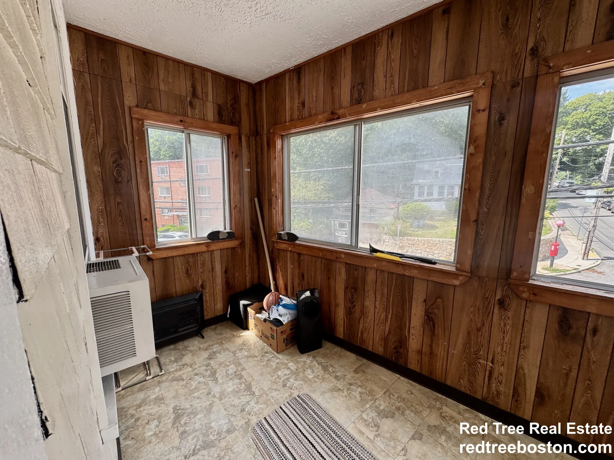 4 bed, 1 bath apartment for rent at 348 Faneuil St Unit 2, Oak Square — photo 4 of 22
