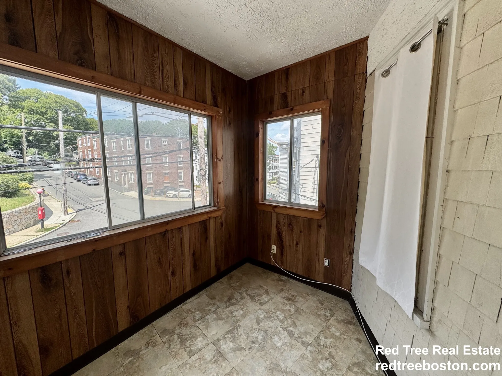 4 bed, 1 bath apartment for rent at 348 Faneuil St Unit 2, Oak Square — photo 5 of 22