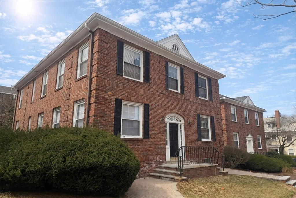 1 bed, 1 bath apartment for rent at 348 Harvard St Unit 4, Mid Cambridge — photo 1 of 11