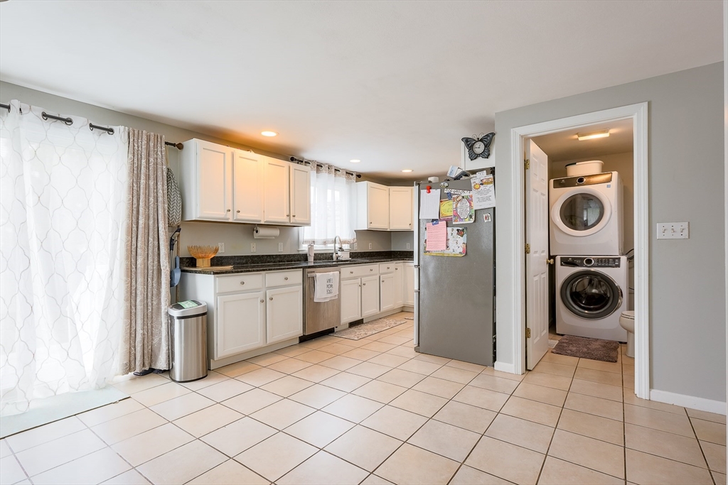 3 bed, 2 bath apartment for rent at 348 Osgood St Unit 348, North Andover — photo 18 of 42