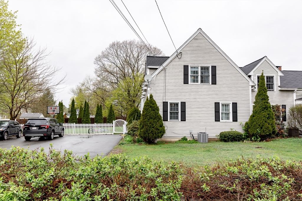 3 bed, 2 bath apartment for rent at 348 Osgood St Unit 348, North Andover — photo 2 of 42