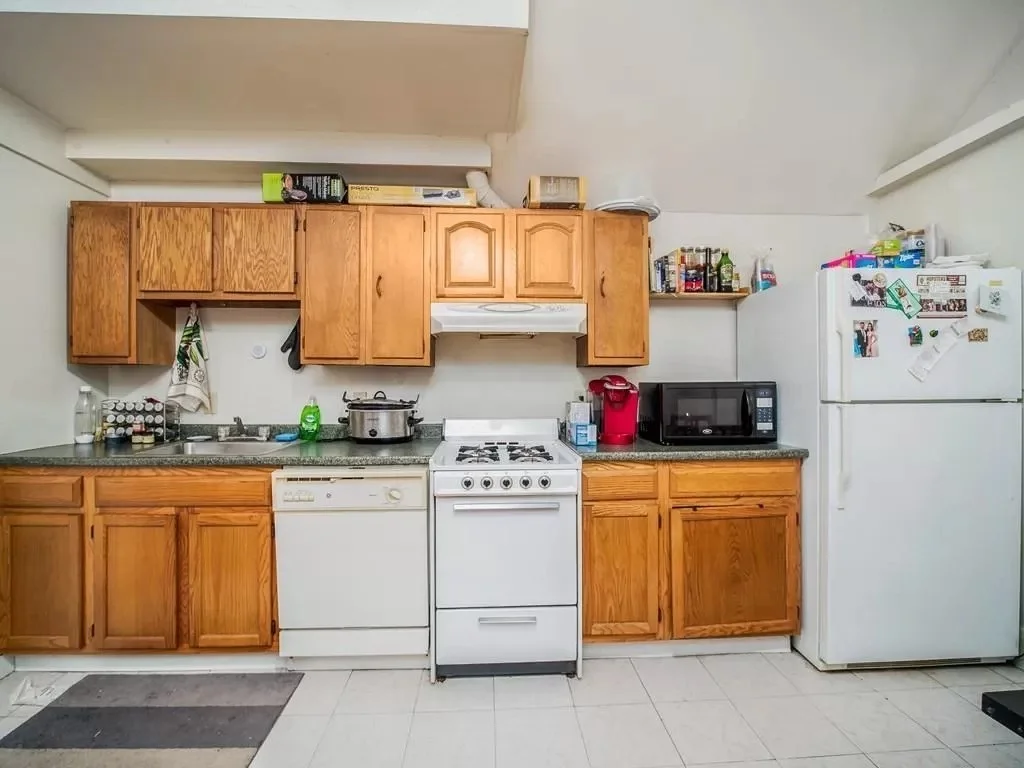 2 bed, 1 bath apartment for rent at 348 West Broadway Unit Rear, South Boston — photo 8 of 10