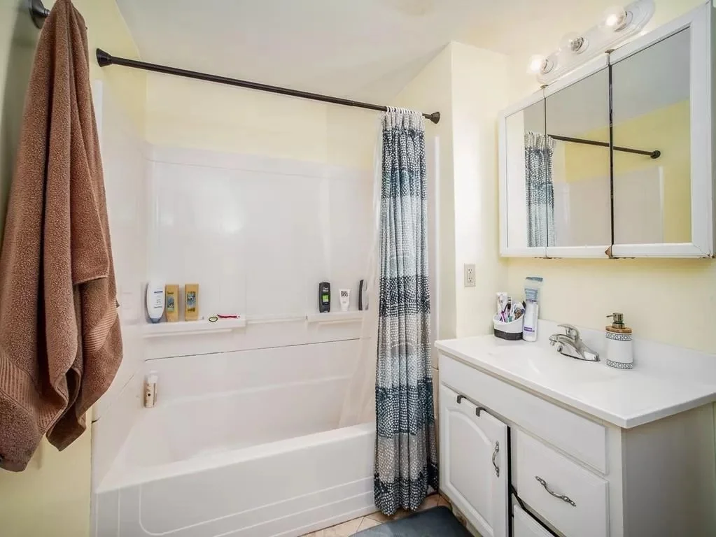 2 bed, 1 bath apartment for rent at 348 West Broadway Unit Rear, South Boston — photo 9 of 10