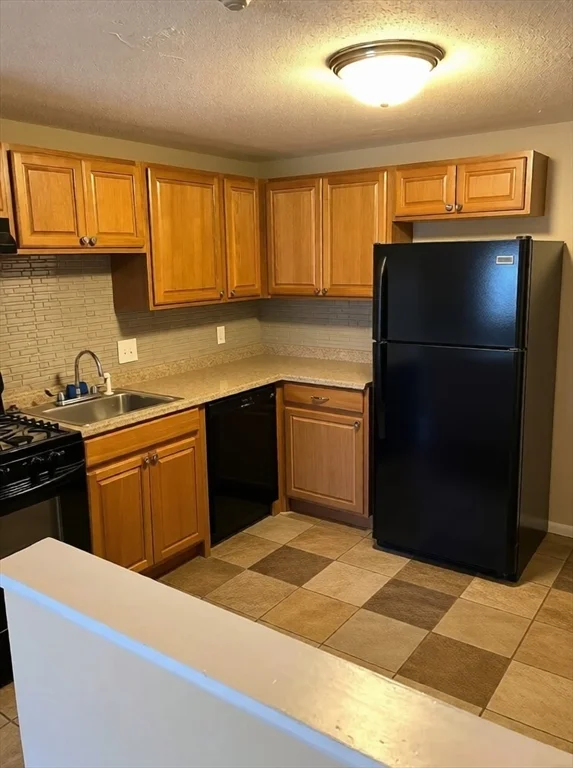 2 bed, 1 bath apartment for rent at 349 Hildreth St Unit 0, Lowell — photo 4 of 4