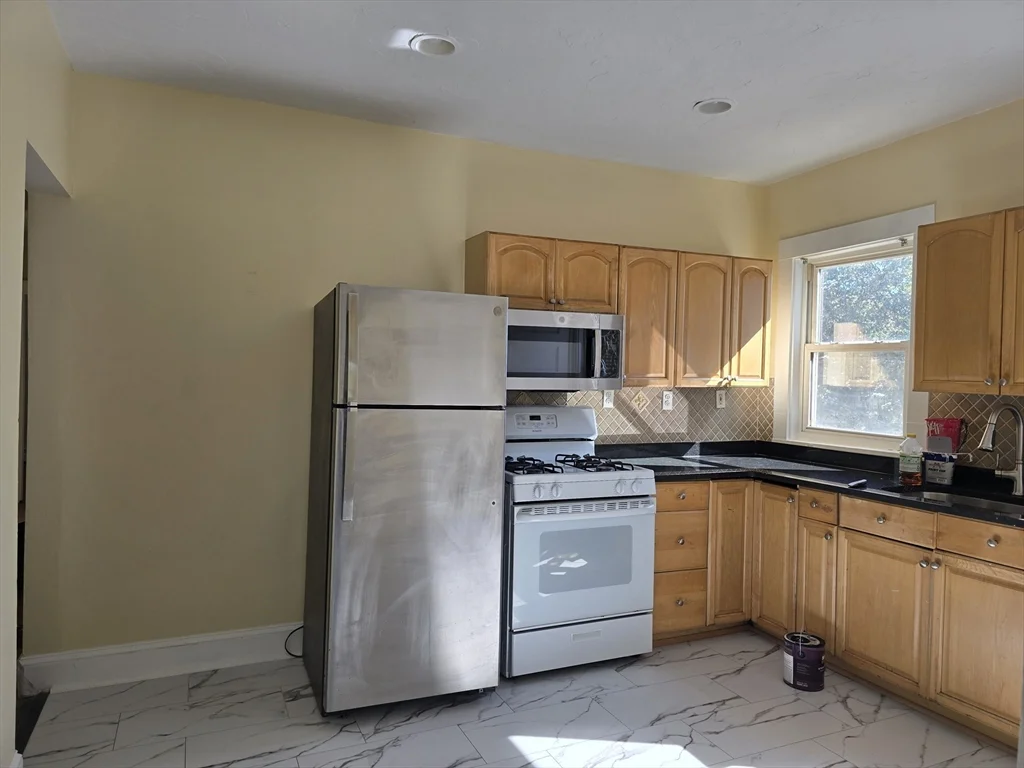 3 bed, 1 bath apartment for rent at 349 Hollis St Unit 3, Framingham
