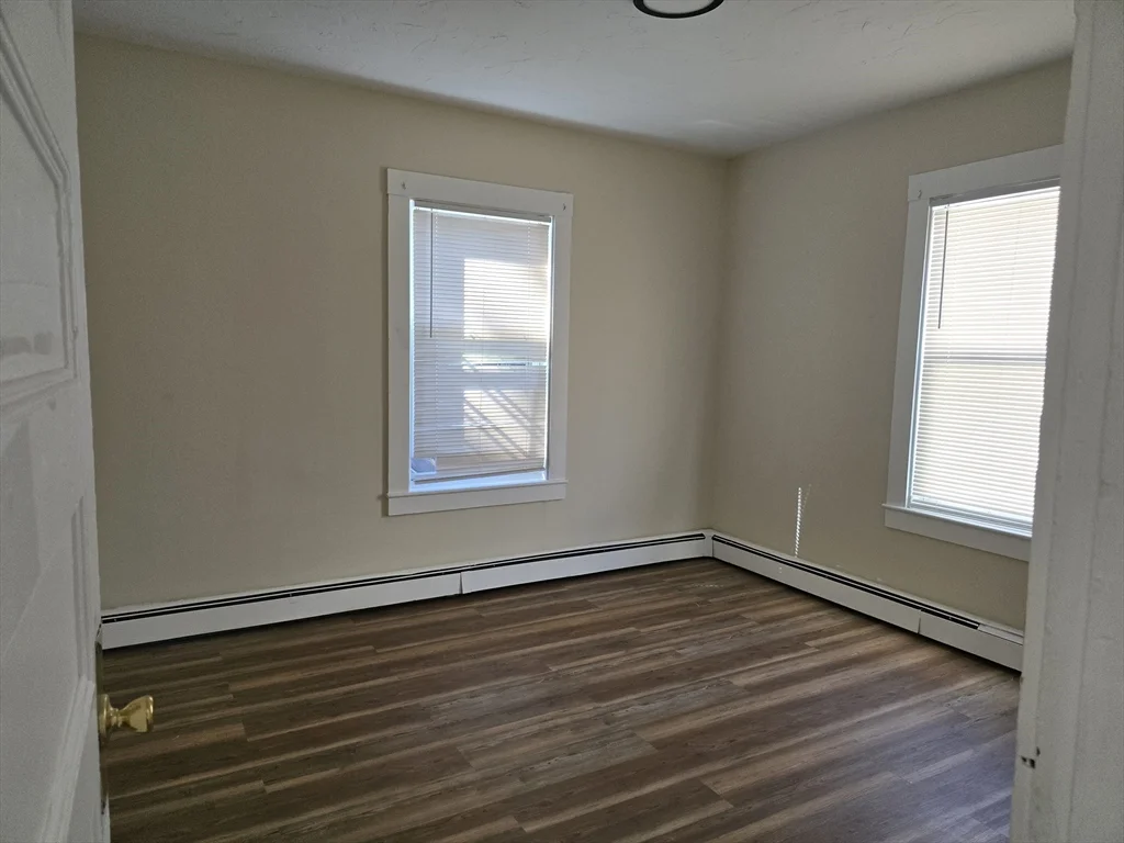 3 bed, 1 bath apartment for rent at 349 Hollis St Unit 3, Framingham — photo 5 of 8