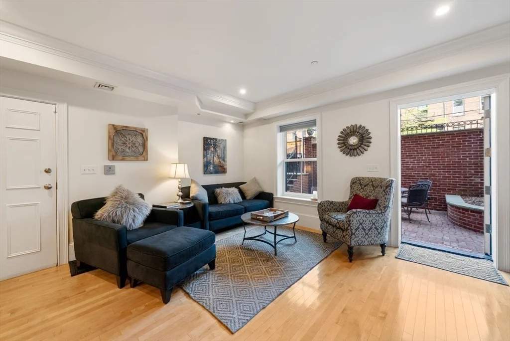 1 bed, 1 bath apartment for rent at 349 Marlborough St Unit 1, Back Bay — photo 4 of 35