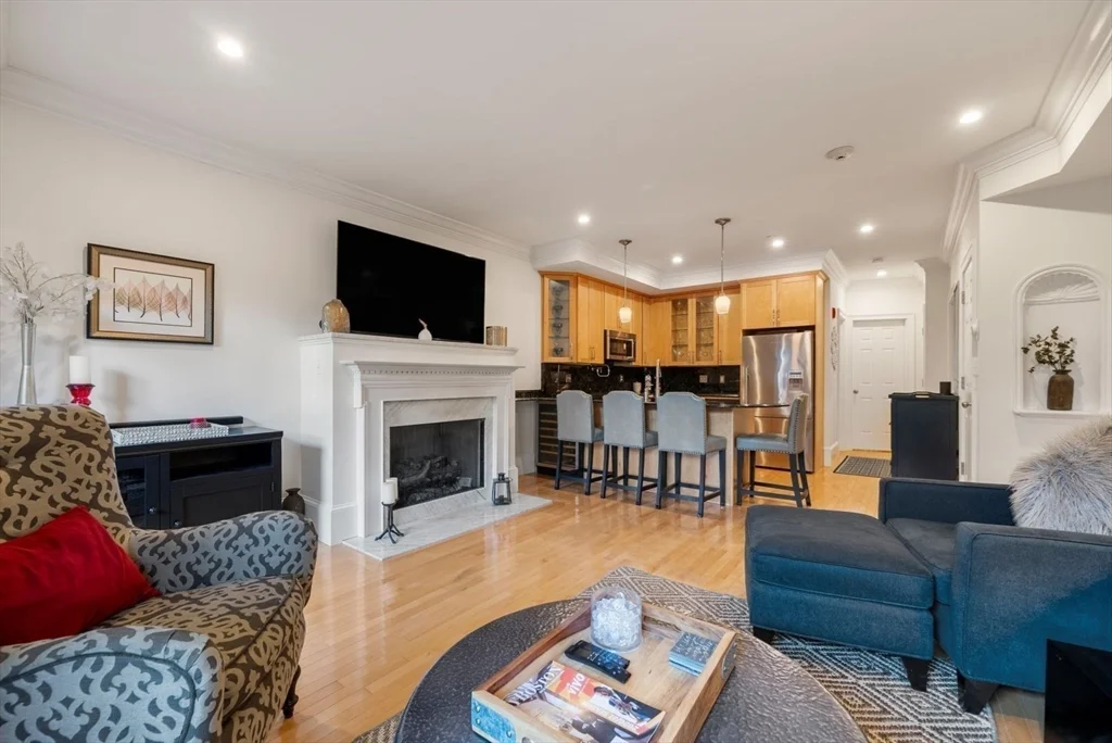 1 bed, 1 bath apartment for rent at 349 Marlborough St Unit 1, Back Bay — photo 3 of 35