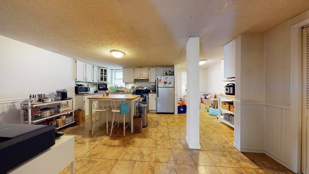 1 bed, 1 bath apartment for rent at 34B Lexington St Unit B, Eagle Hill — photo 11 of 30