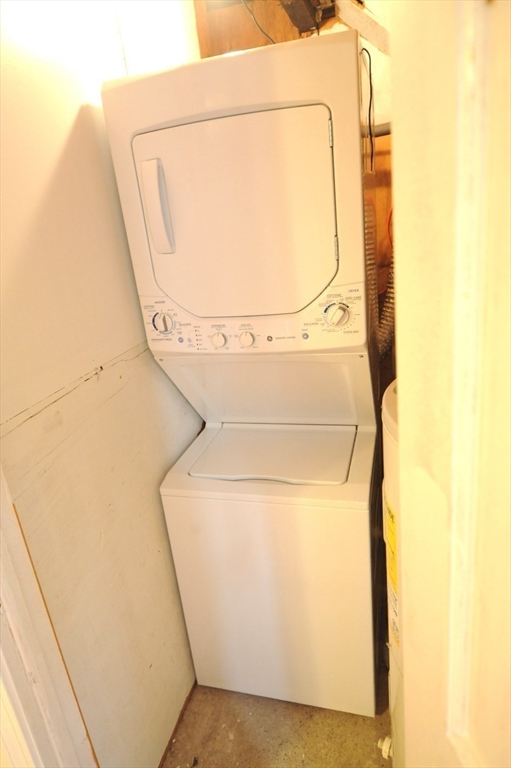 1 bed, 1 bath apartment for rent at 34B Lexington St Unit B, Eagle Hill — photo 3 of 30