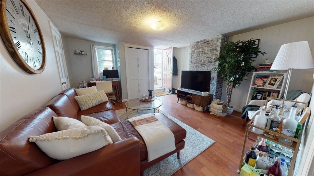 1 bed, 1 bath apartment for rent at 34B Lexington St Unit B, Eagle Hill — photo 2 of 30