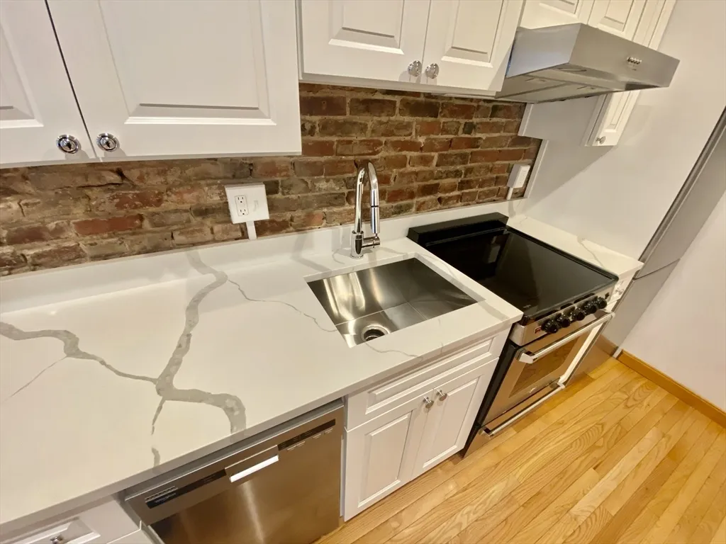 2 bed, 1 bath apartment for rent at 37 Garden St Unit 3, Beacon Hill