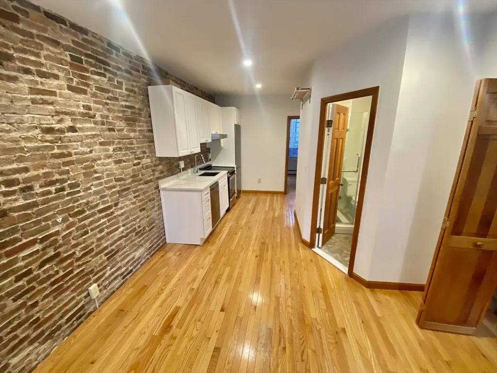 2 bed, 1 bath apartment for rent at 37 Garden St Unit 3, Beacon Hill — photo 2 of 7