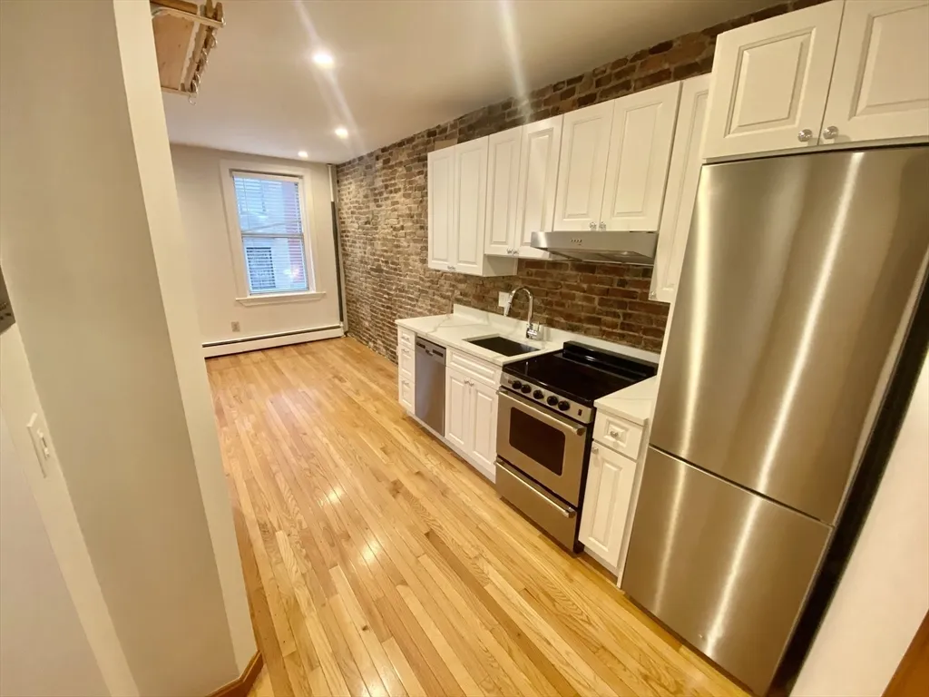 2 bed, 1 bath apartment for rent at 37 Garden St Unit 3, Beacon Hill — photo 3 of 7