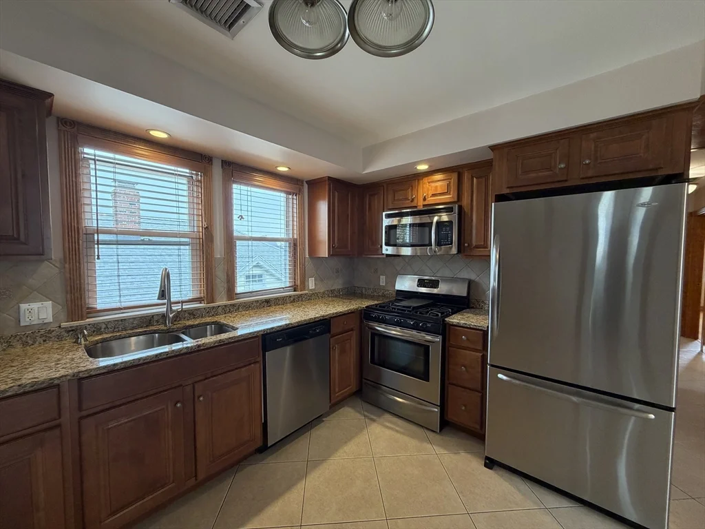 3 bed, 1 bath apartment for rent at 35-37 John St Unit 3, Malden — photo 5 of 24