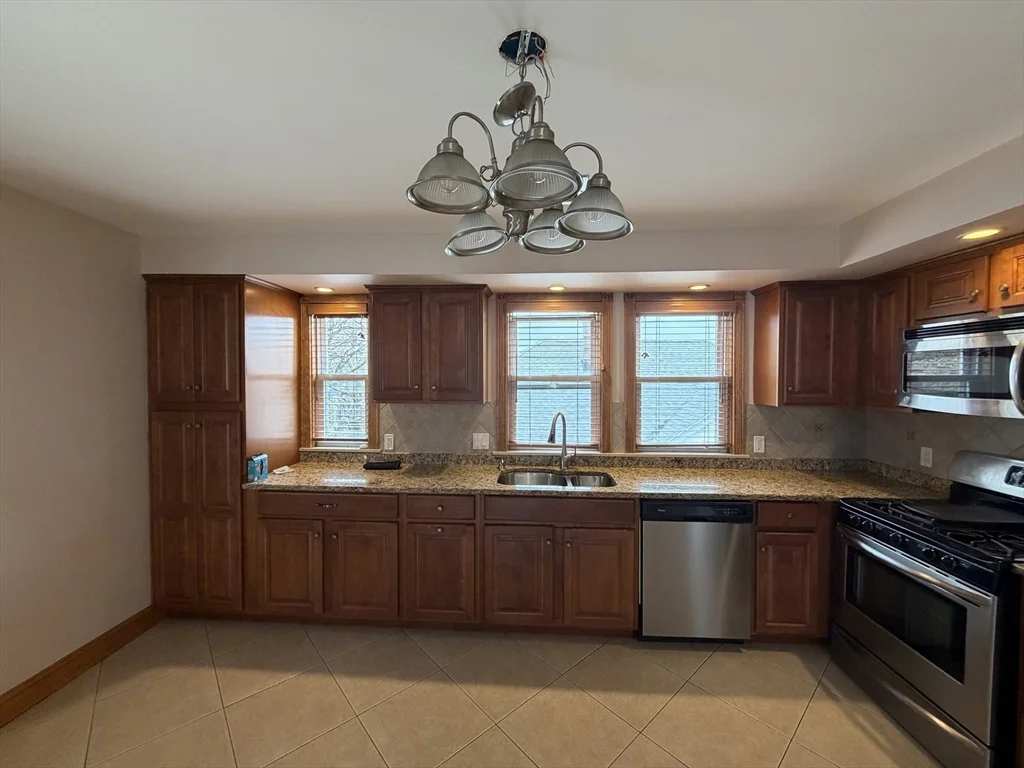 3 bed, 1 bath apartment for rent at 35-37 John St Unit 3, Malden — photo 3 of 24