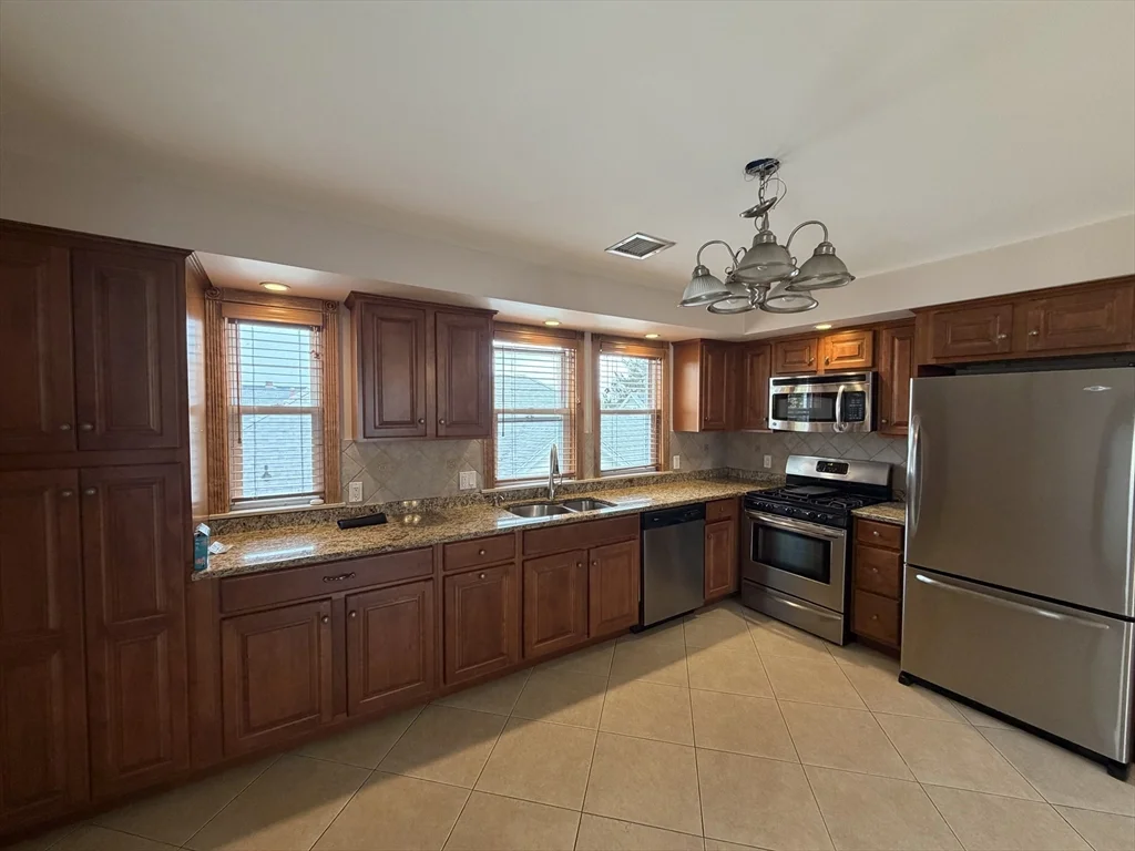 3 bed, 1 bath apartment for rent at 35-37 John St Unit 3, Malden — photo 2 of 24