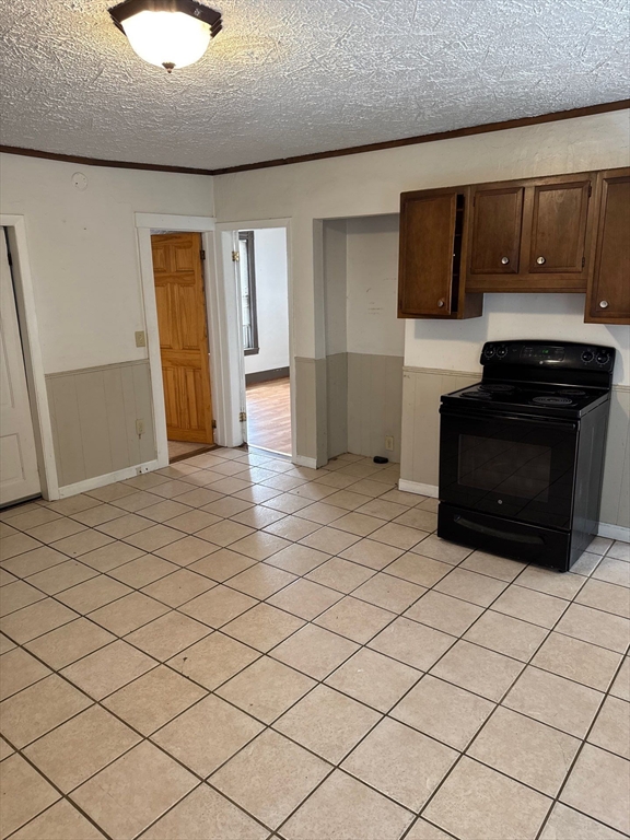 3 bed, 1 bath apartment for rent at 35 3rd Unit 1, Leominster — photo 1 of 11