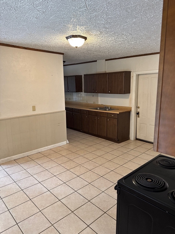 3 bed, 1 bath apartment for rent at 35 3rd Unit 1, Leominster — photo 3 of 11