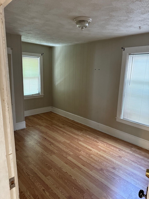 3 bed, 1 bath apartment for rent at 35 3rd Unit 1, Leominster — photo 6 of 11