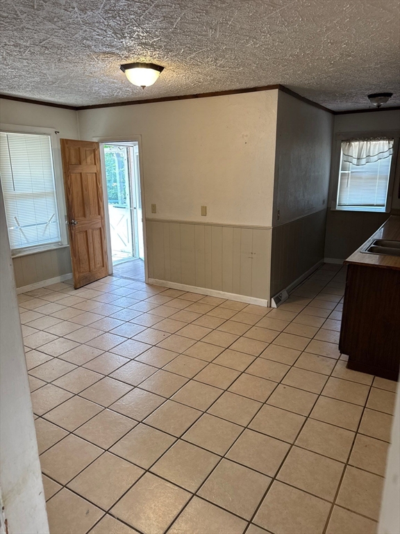 3 bed, 1 bath apartment for rent at 35 3rd Unit 1, Leominster — photo 5 of 11