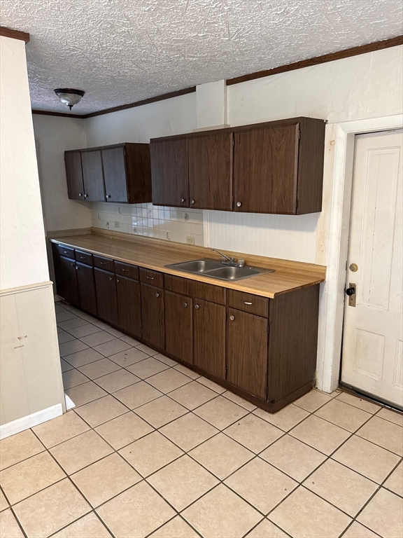 3 bed, 1 bath apartment for rent at 35 3rd Unit 1, Leominster — photo 2 of 11