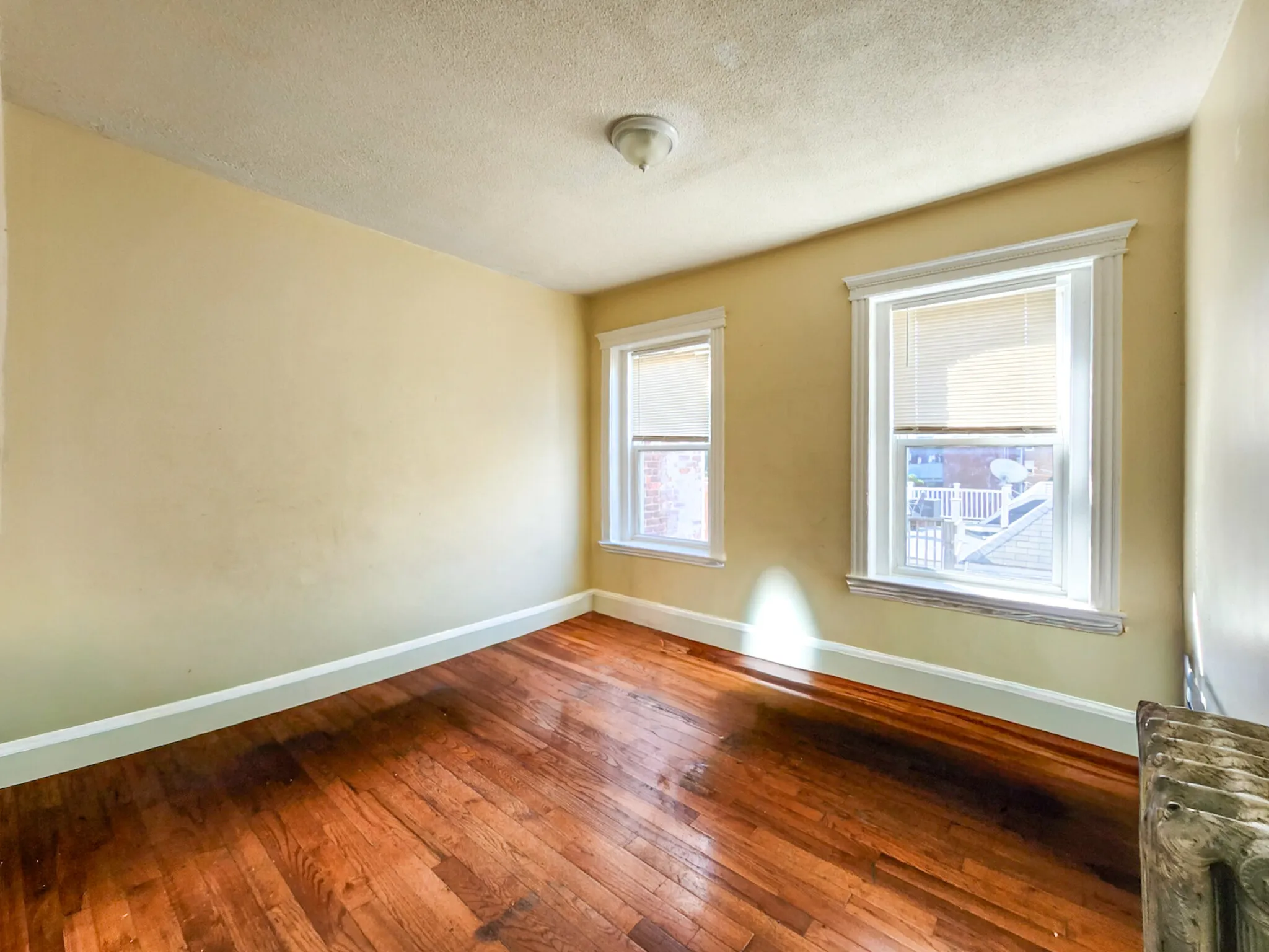 3 bed, 1 bath apartment for rent at 35 Abbotsford St Unit 3, Roxbury — photo 4 of 6