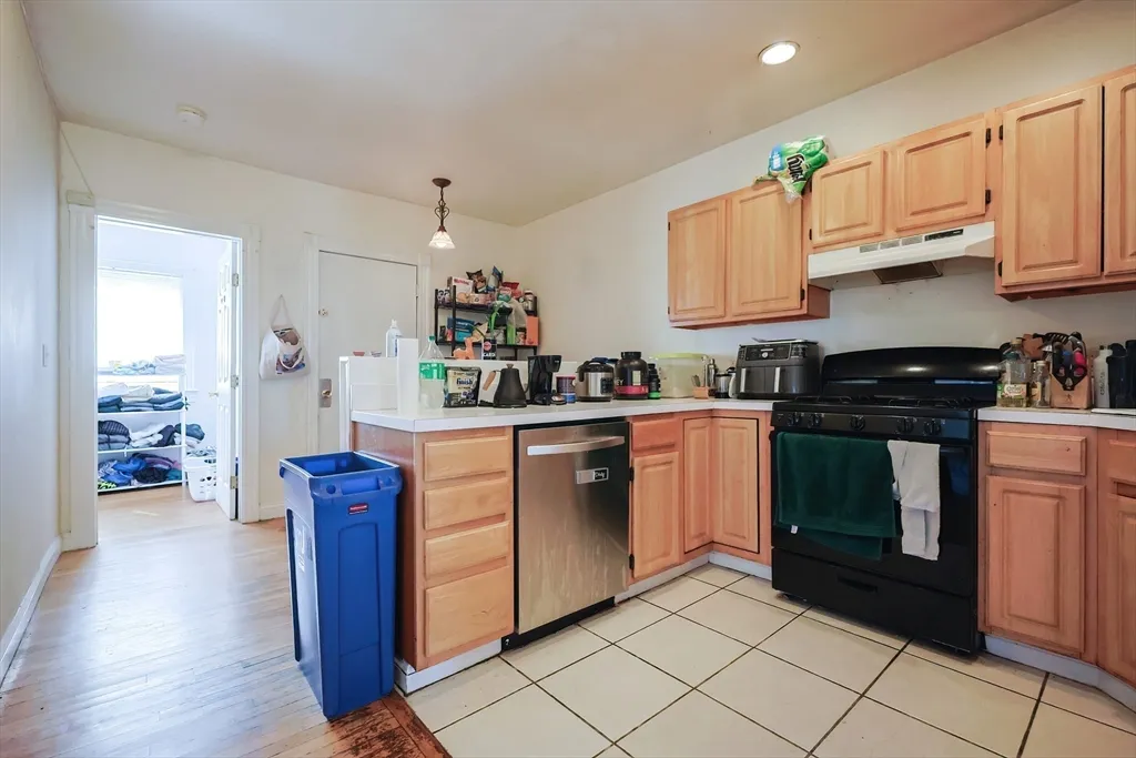 3 bed, 1.5 bath apartment for rent at 35 Adamson St Unit 2, Allston — photo 5 of 15