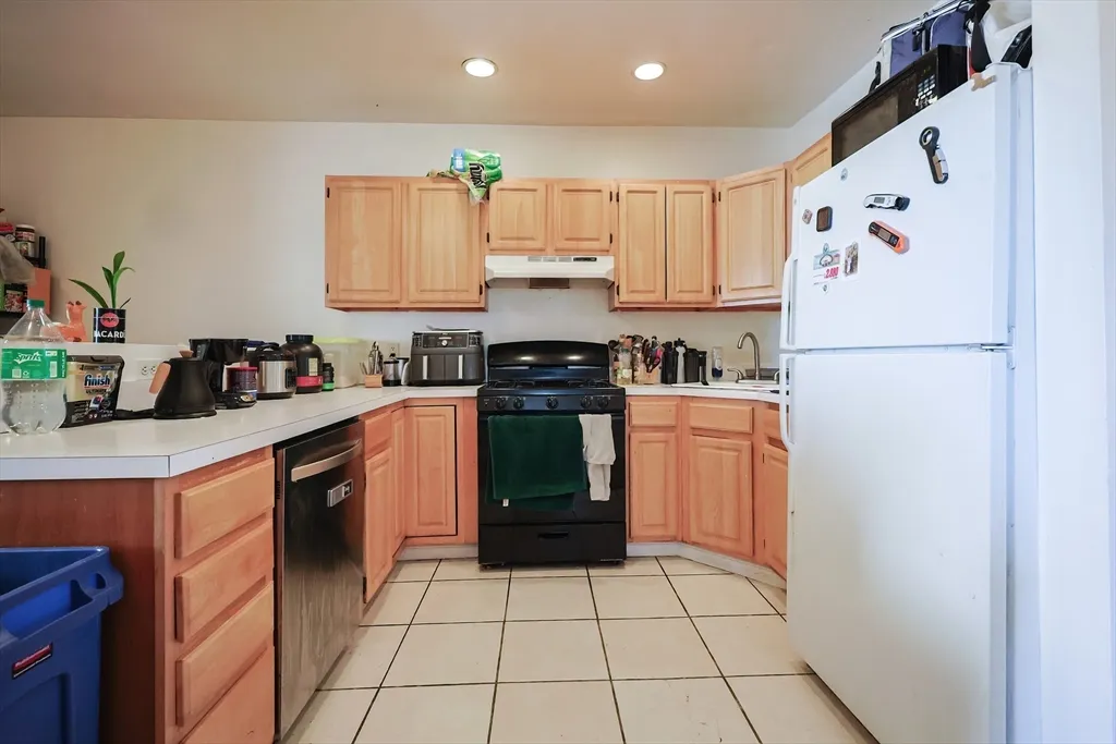 3 bed, 1.5 bath apartment for rent at 35 Adamson St Unit 2, Allston — photo 4 of 15