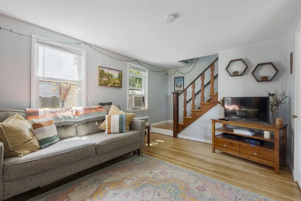 2 bed, 1 bath apartment for rent at 35 Alpine St Unit 1, West Cambridge — photo 4 of 14