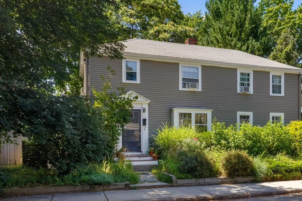 2 bed, 1 bath apartment for rent at 35 Alpine St Unit 1, West Cambridge — photo 2 of 14
