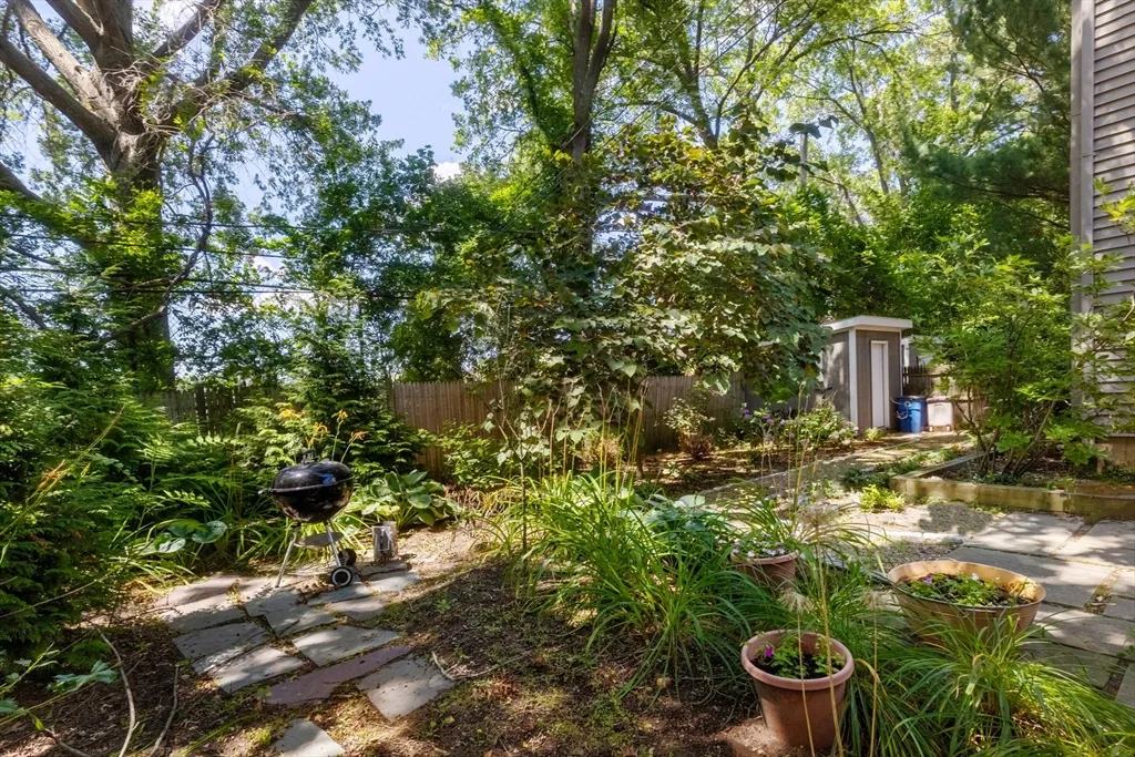 2 bed, 1 bath apartment for rent at 35 Alpine St Unit 1, West Cambridge — photo 13 of 14