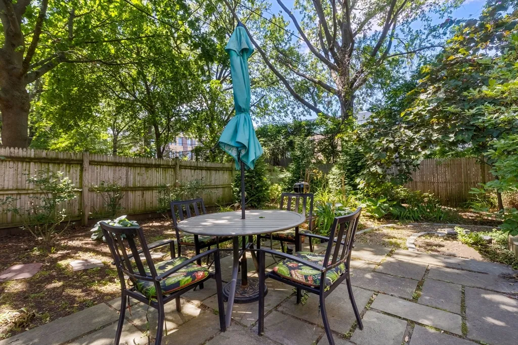 2 bed, 1 bath apartment for rent at 35 Alpine St Unit 1, West Cambridge — photo 12 of 14