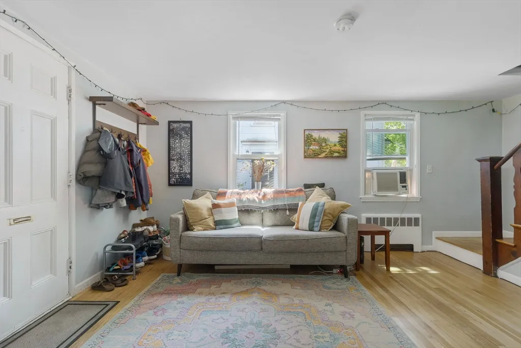 2 bed, 1 bath apartment for rent at 35 Alpine St Unit 1, West Cambridge — photo 3 of 14