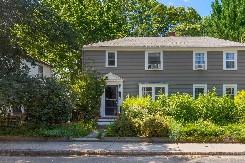 2 bed, 1 bath apartment for rent at 35 Alpine St Unit 1, West Cambridge — photo 1 of 14