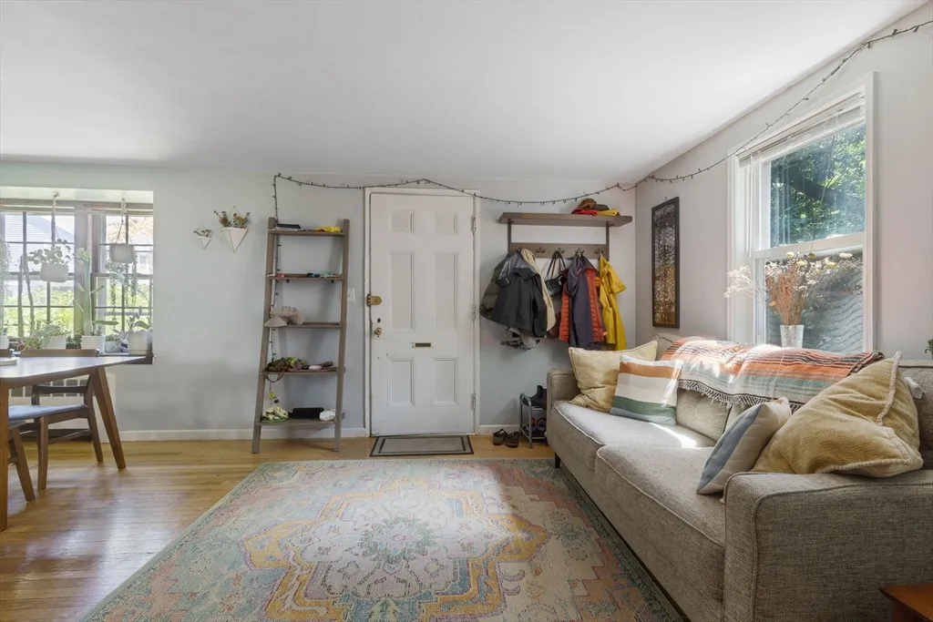 2 bed, 1 bath apartment for rent at 35 Alpine St Unit 1, West Cambridge — photo 5 of 14