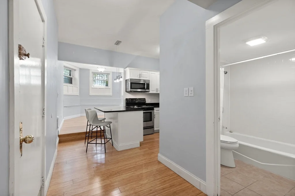1 bed, 1 bath apartment for rent at 35 Bay State Rd Unit BF, Back Bay — photo 6 of 8