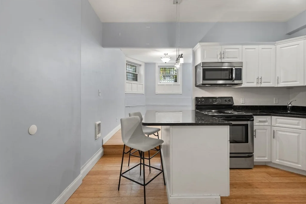 1 bed, 1 bath apartment for rent at 35 Bay State Rd Unit BF, Back Bay — photo 5 of 8