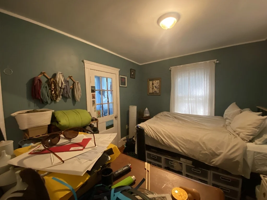 3 bed, 1 bath apartment for rent at 35 Boulevard Ter Unit 1, Boston — photo 3 of 8