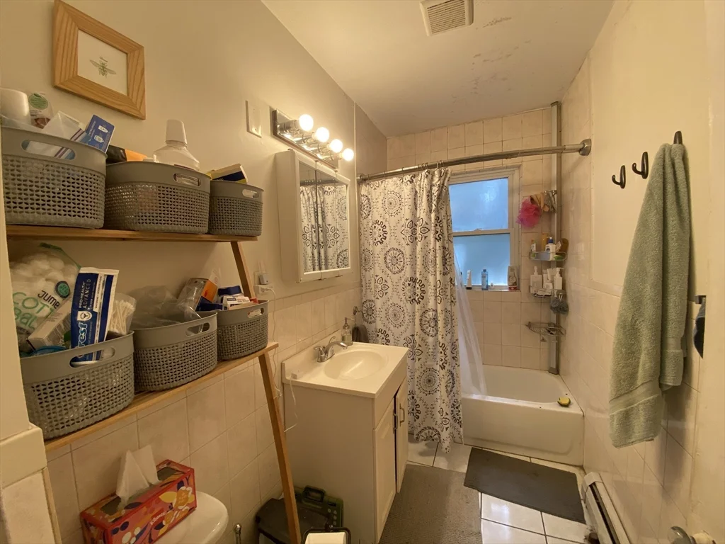 3 bed, 1 bath apartment for rent at 35 Boulevard Ter Unit 1, Boston — photo 8 of 8
