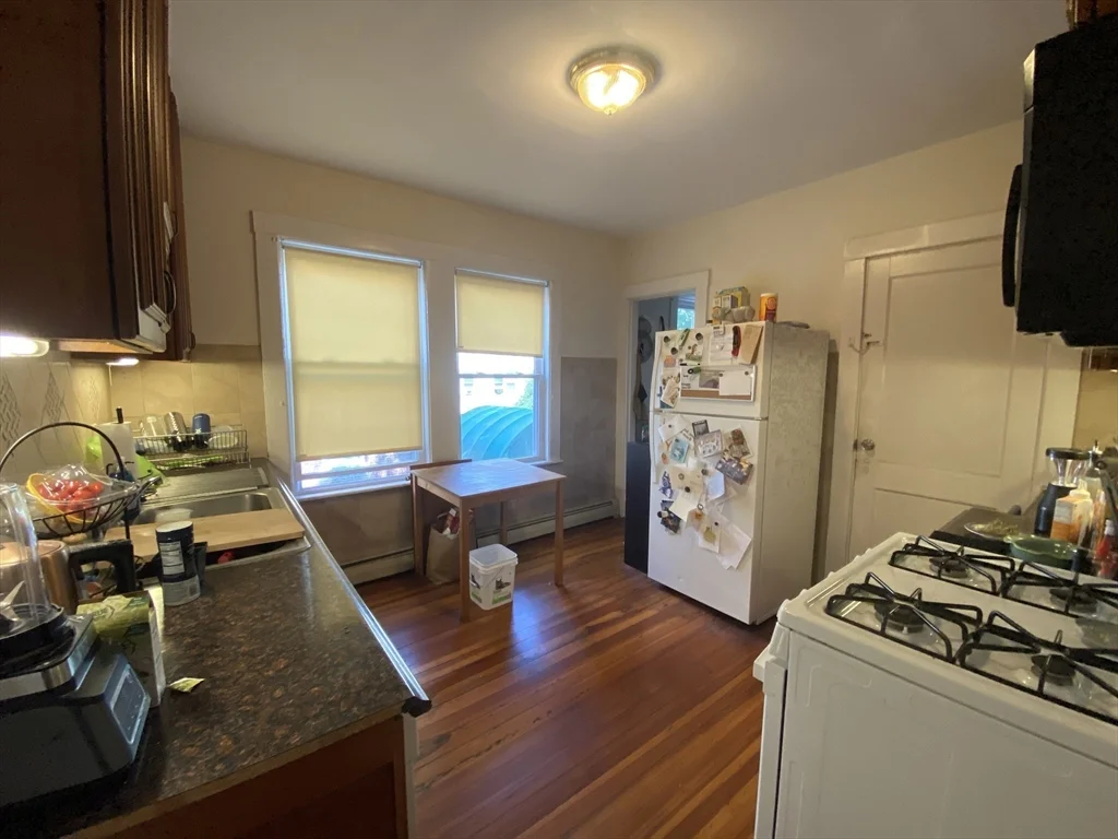 3 bed, 1 bath apartment for rent at 35 Boulevard Ter Unit 1, Boston — photo 5 of 8