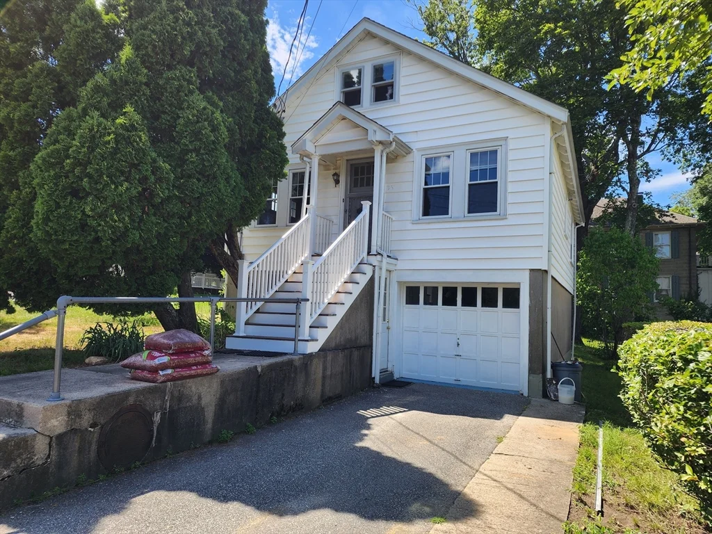 2 bed, 1 bath apartment for rent at 35 Bowker St, Lexington