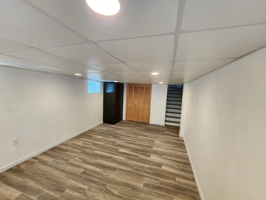 2 bed, 1 bath apartment for rent at 35 Bowker St, Lexington — photo 8 of 10