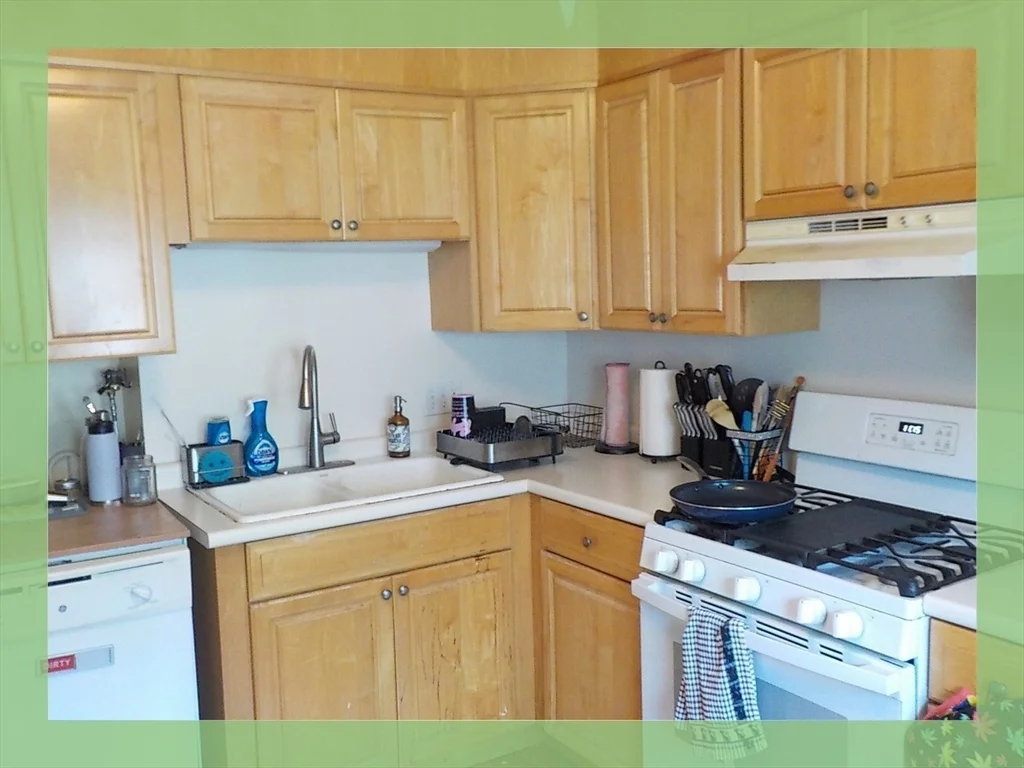 3 bed, 1 bath apartment for rent at 35 Boylston St Unit 2, East Watertown — photo 11 of 23