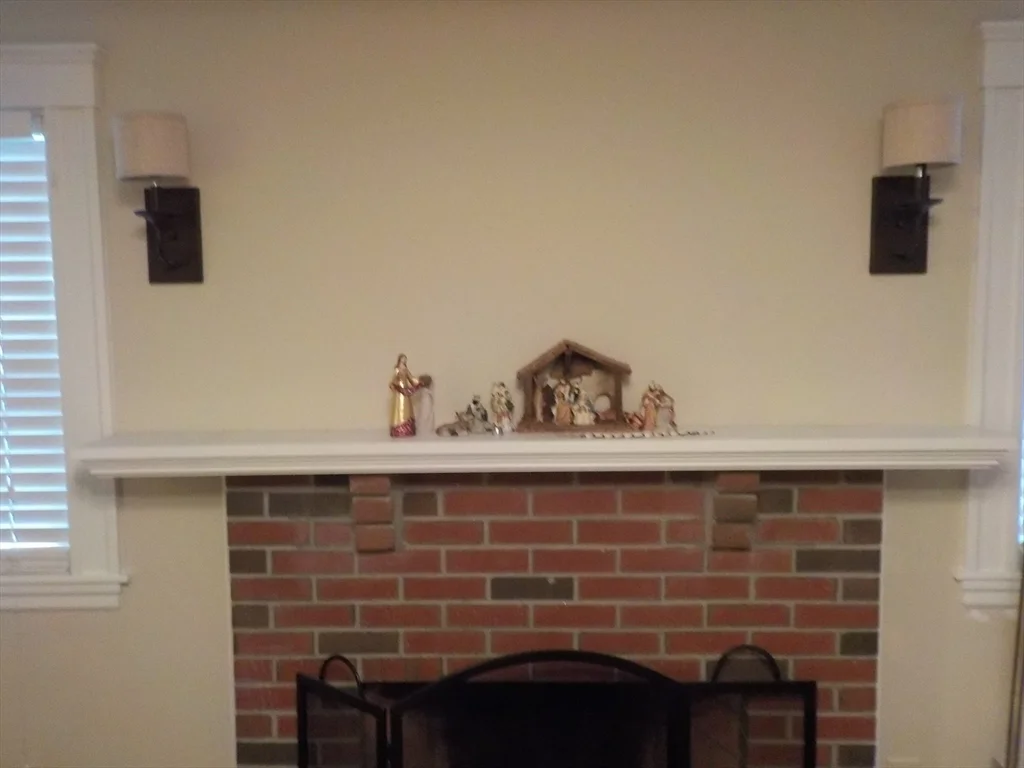 3 bed, 1 bath apartment for rent at 35 Boylston St Unit 2, East Watertown — photo 14 of 23