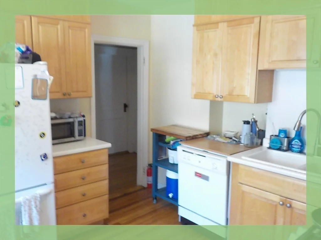 3 bed, 1 bath apartment for rent at 35 Boylston St Unit 2, East Watertown — photo 12 of 23