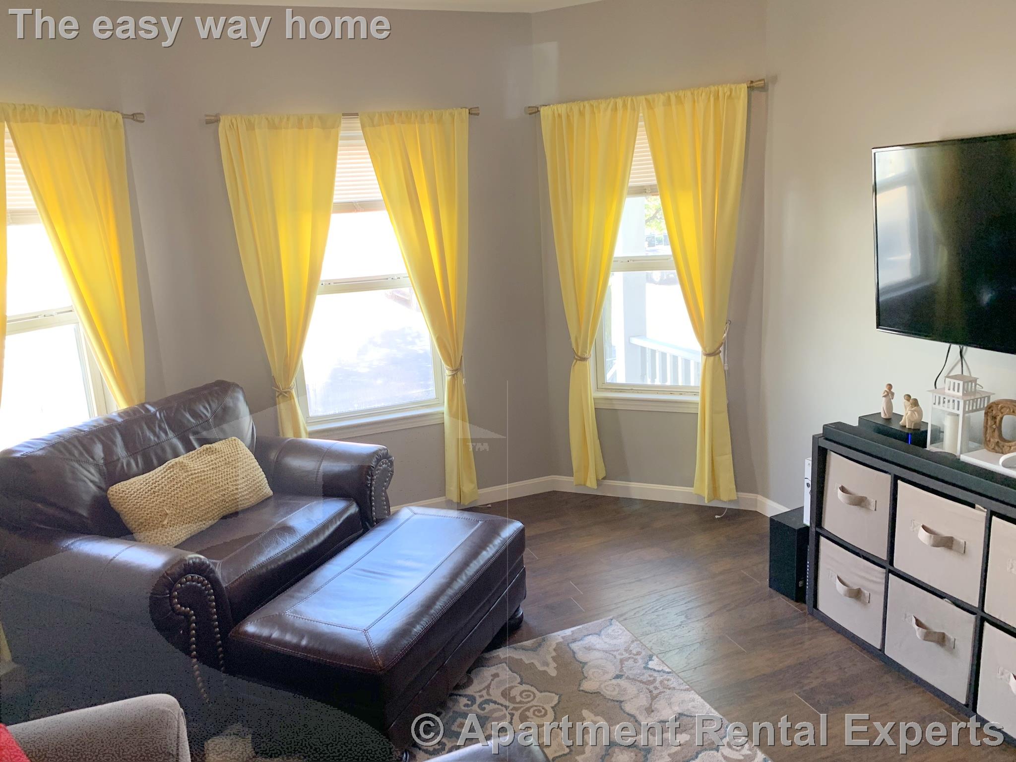2 bed, 1 bath apartment for rent at 35 Bradley St Unit 1, Winter Hill — photo 3 of 16