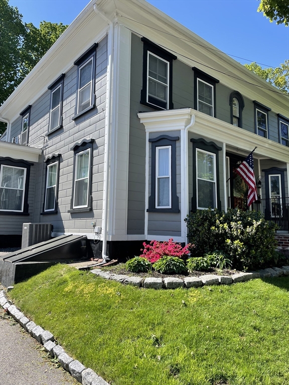 2 bed, 1 bath apartment for rent at 35 Broad St Unit 2, Newburyport — photo 1 of 10