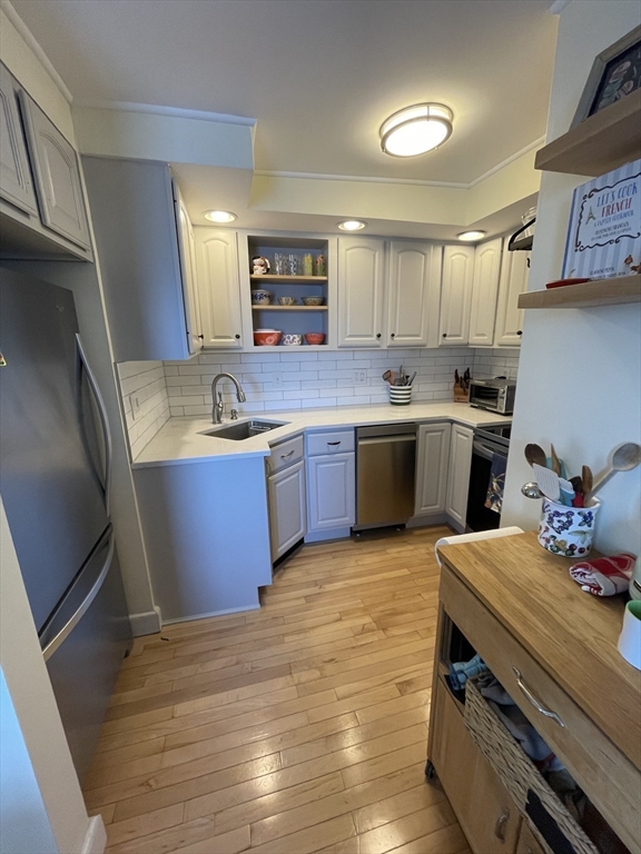 2 bed, 1 bath apartment for rent at 35 Broad St Unit 2, Newburyport — photo 3 of 10