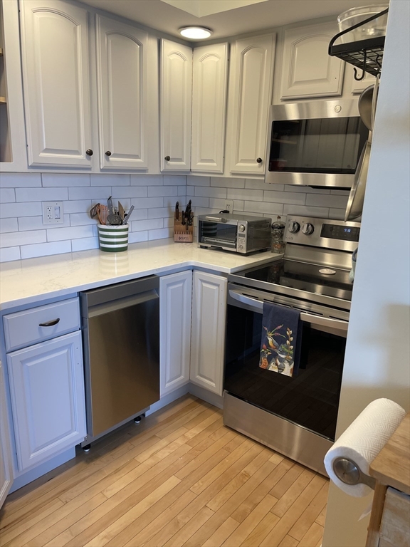2 bed, 1 bath apartment for rent at 35 Broad St Unit 2, Newburyport — photo 4 of 10
